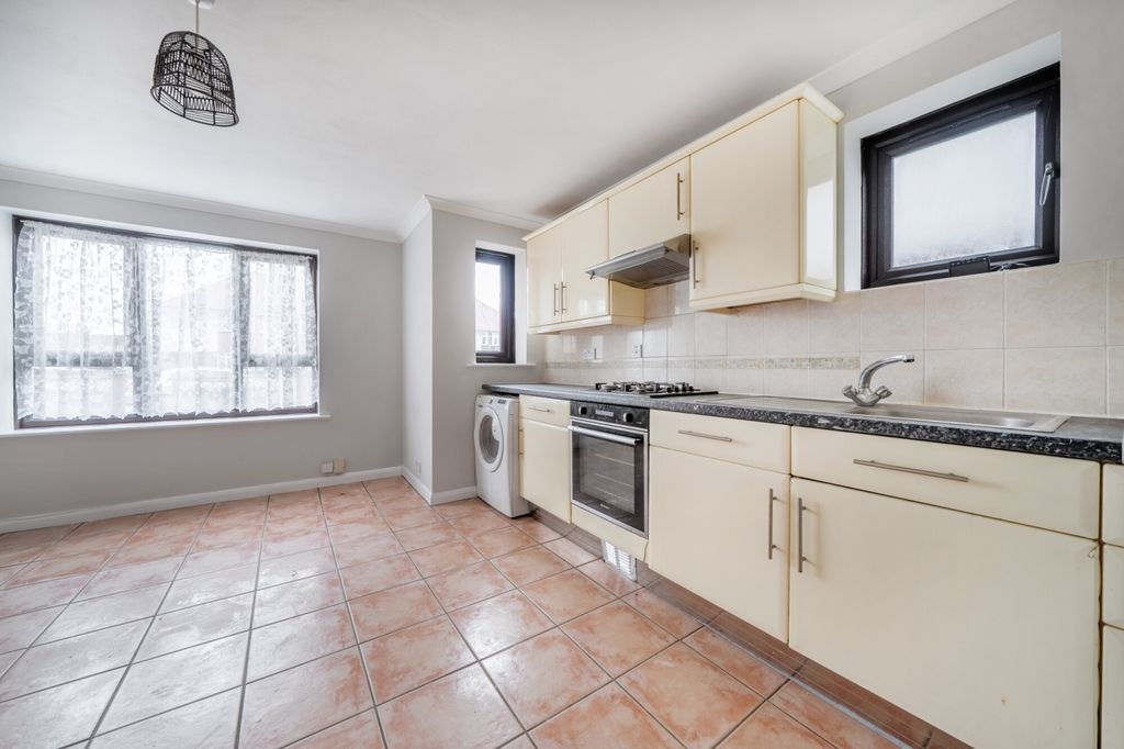 Property photo 2 of 15 1395988-10-6960Fd...