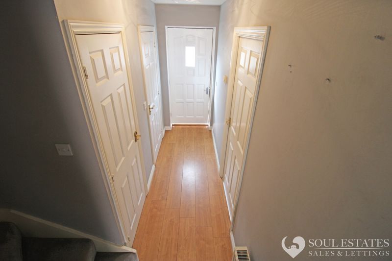 Property photo 3 of 21 Entance