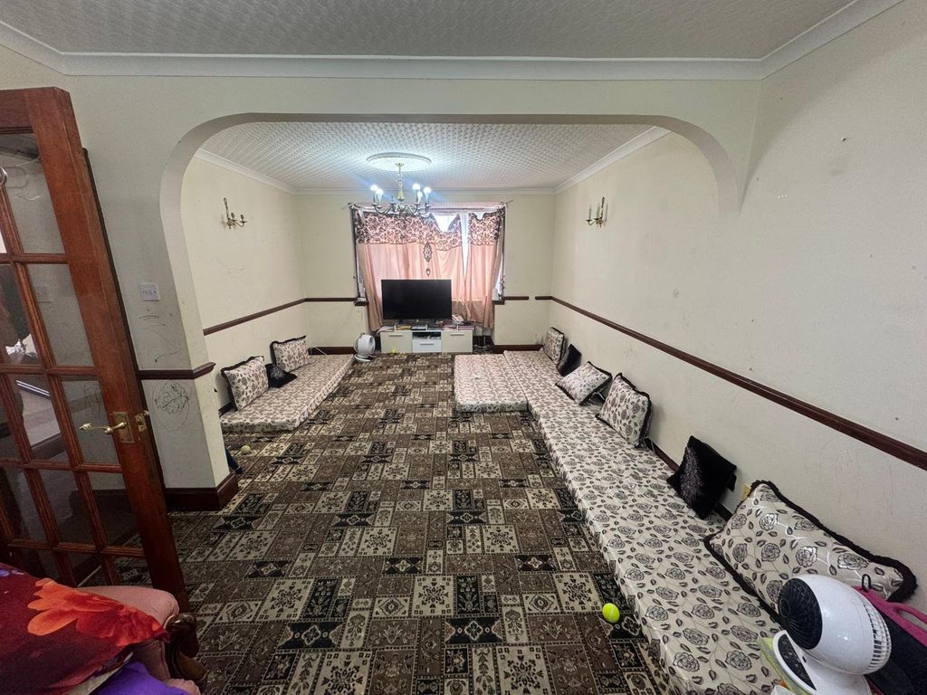 Property photo 1 of 10 3 Bed House For Rent