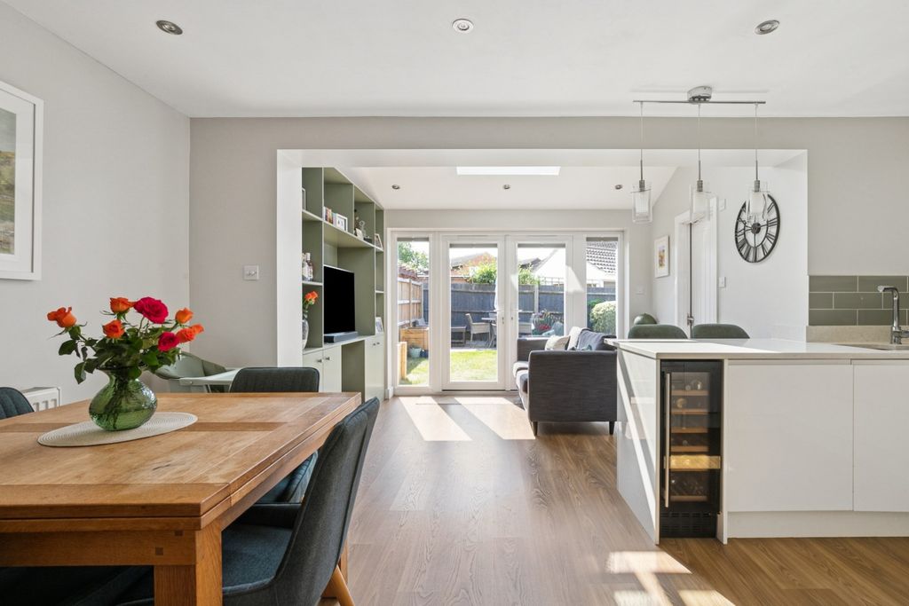 Property photo 2 of 20 5181213