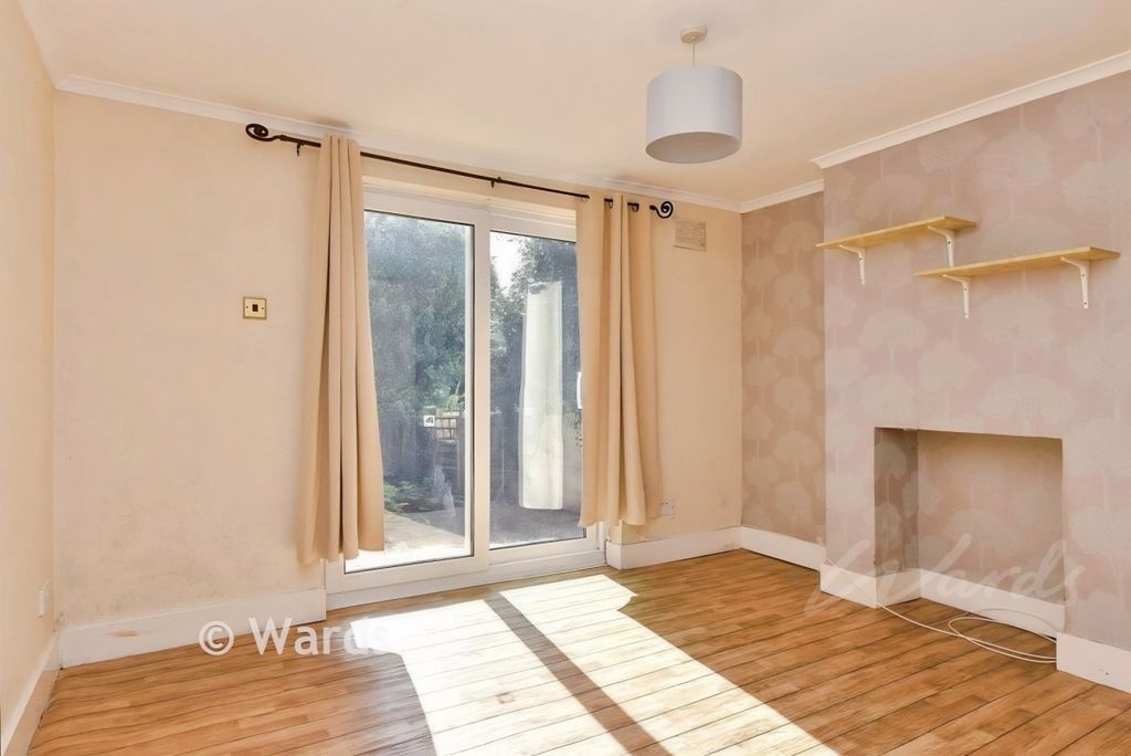 Property photo 3 of 9 Upper Luton Lounge