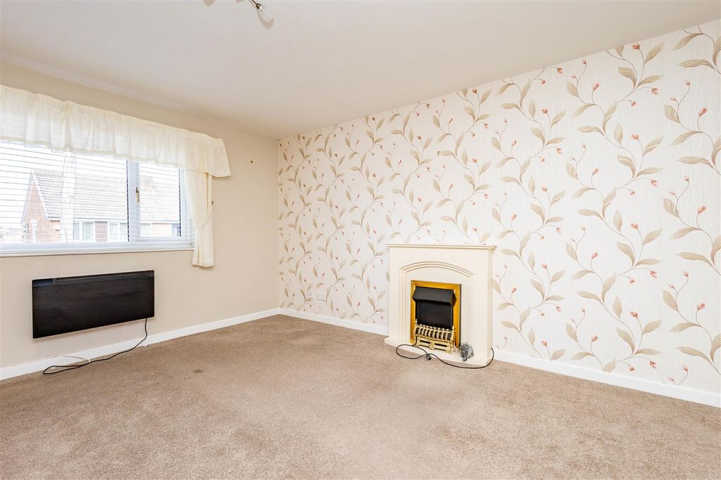 Property photo 2 of 11 Lounge