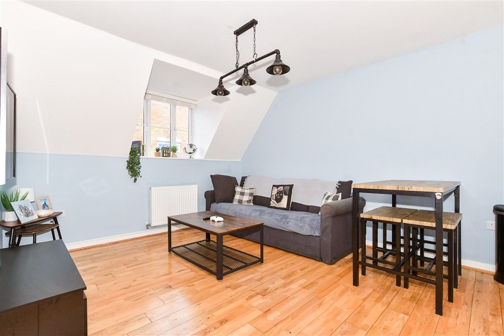 Property photo 3 of 7 Kitchen/Lounge