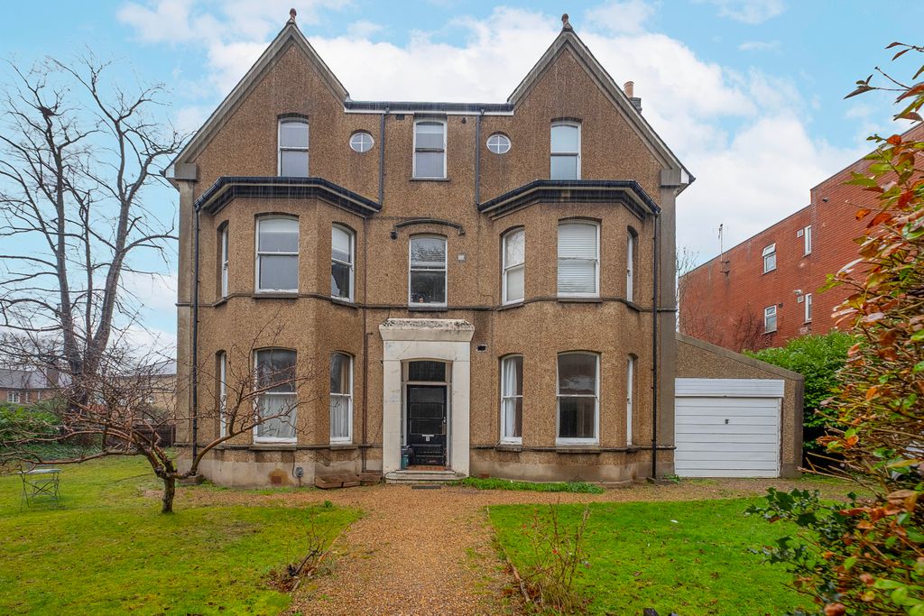 Property photo 1 of 8