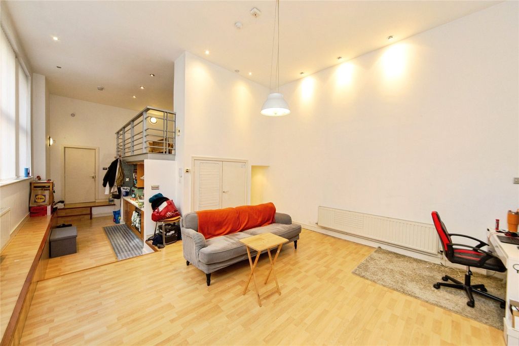 Property photo 3 of 21 Picture No. 23