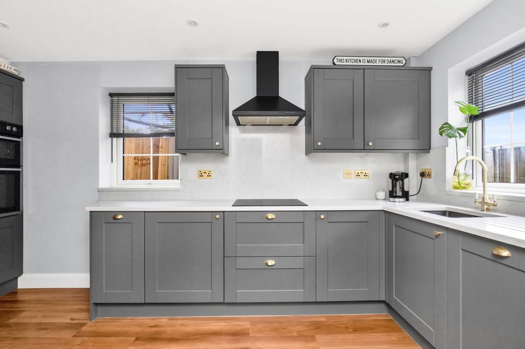 Property photo 3 of 25