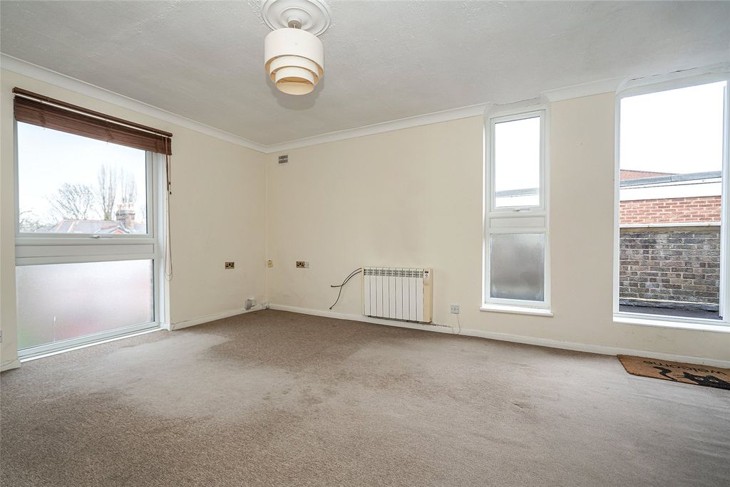 Property photo 3 of 34 Picture No. 24