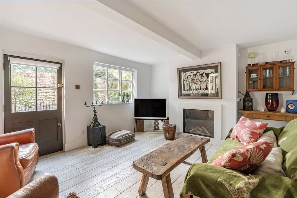 Property photo 3 of 15 Sitting Room