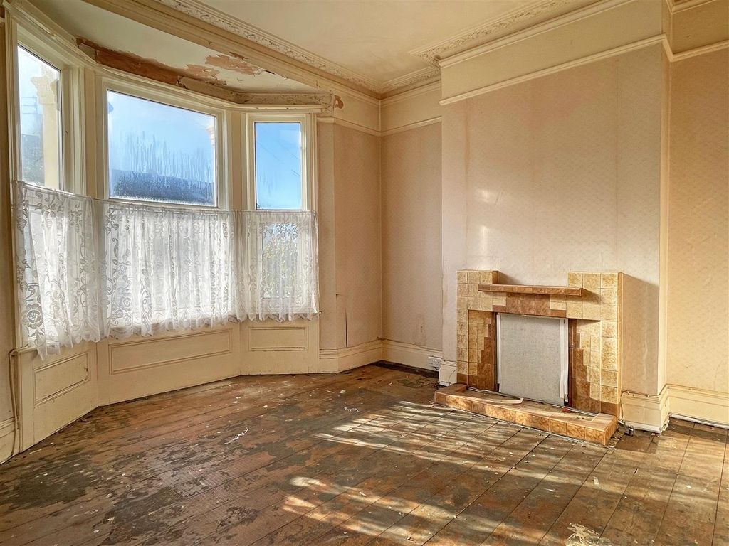 Property photo 3 of 13 Loua.Jpg