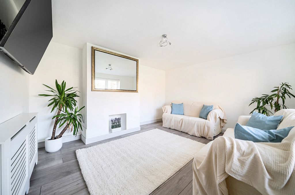 Property photo 3 of 15 1440015-8-69d6858...