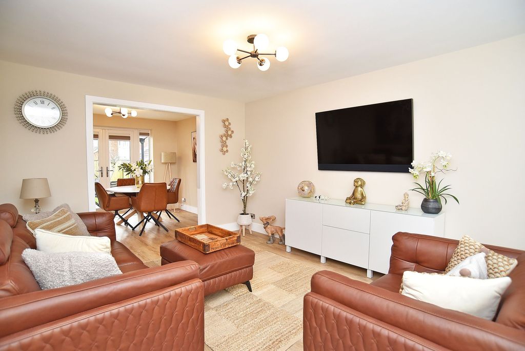 Property photo 2 of 31