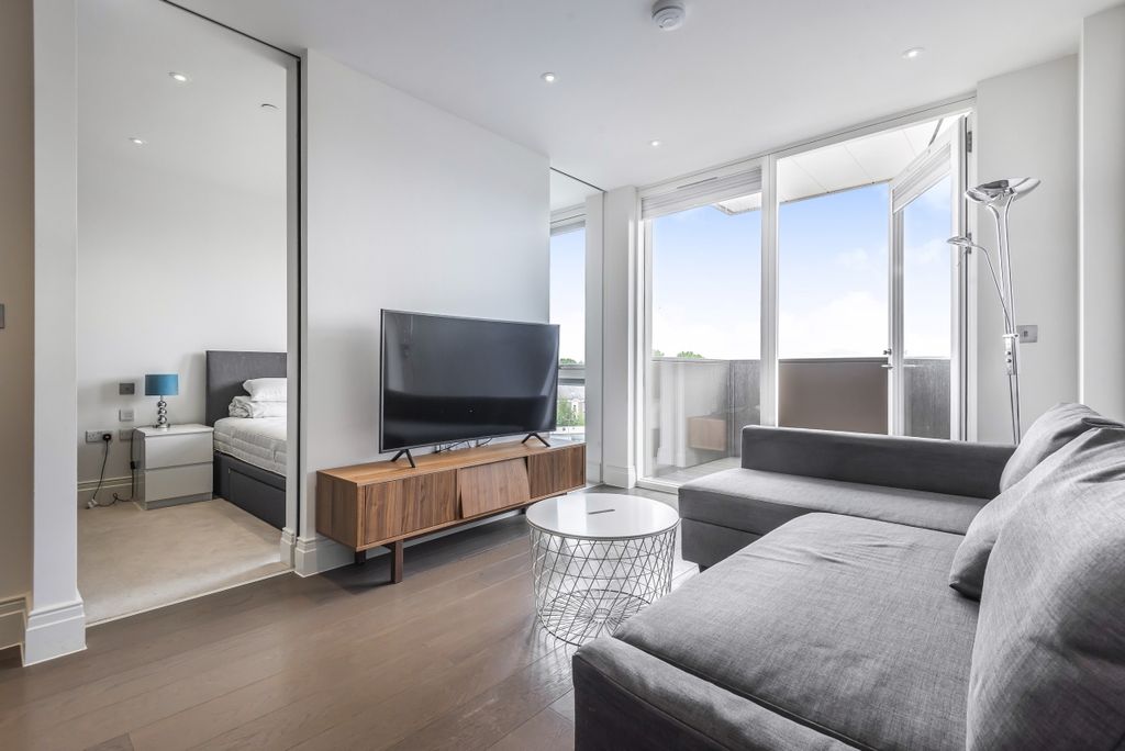 Property photo 3 of 13 Hamond Court (1)