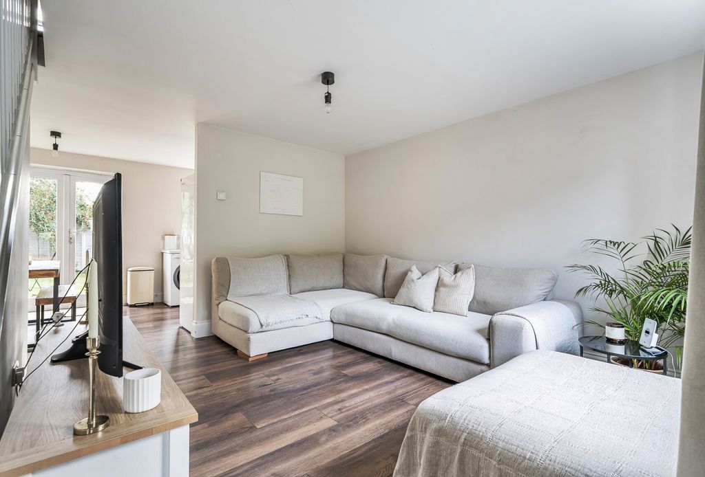 Property photo 2 of 16 1355131-4-68c9978...