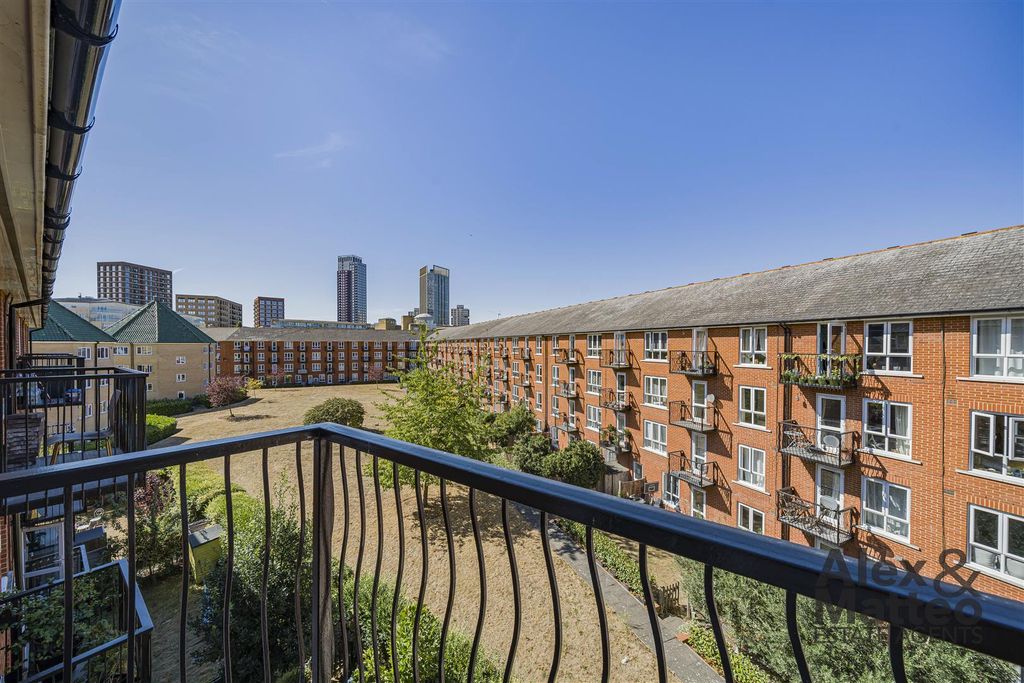 Property photo 3 of 22 Basque Court
