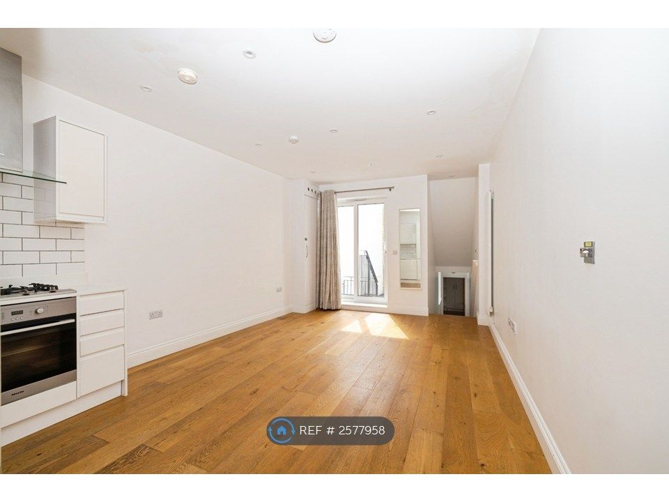 Property photo 1 of 10 Lounge