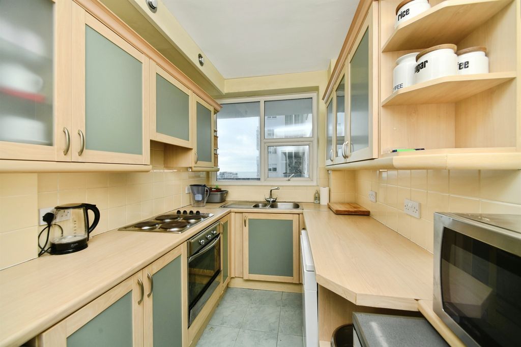 Property photo 3 of 18