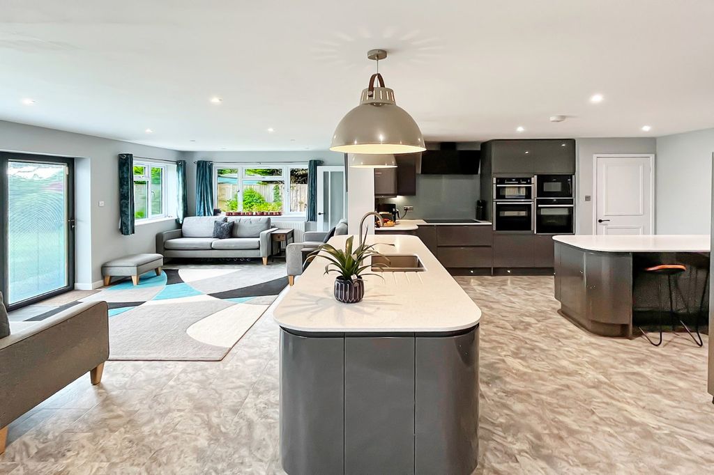 Property photo 2 of 30 Picture No. 84