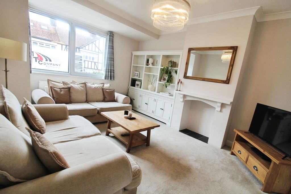 Property photo 3 of 25 Pbox-Img.Jpg