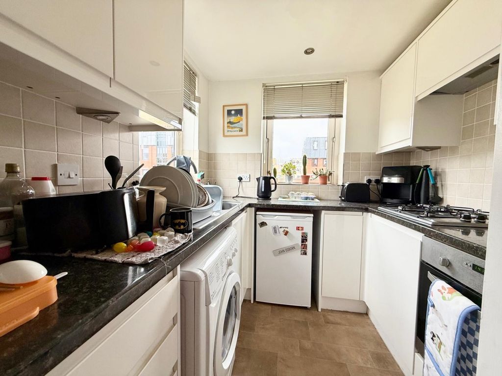 Property photo 2 of 6 Kitchen