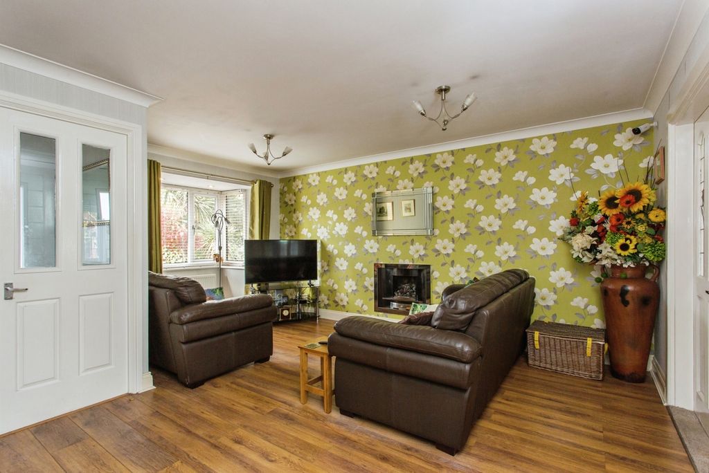 Property photo 2 of 17 Photo