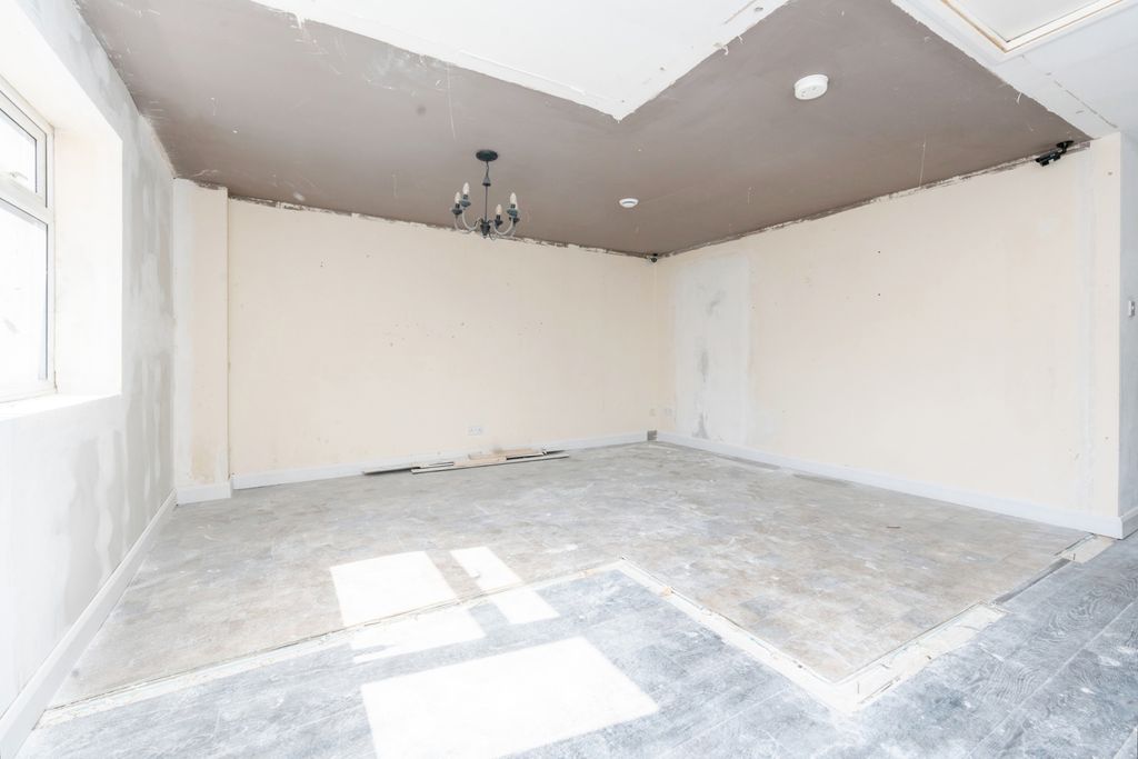 Property photo 3 of 17 Photo