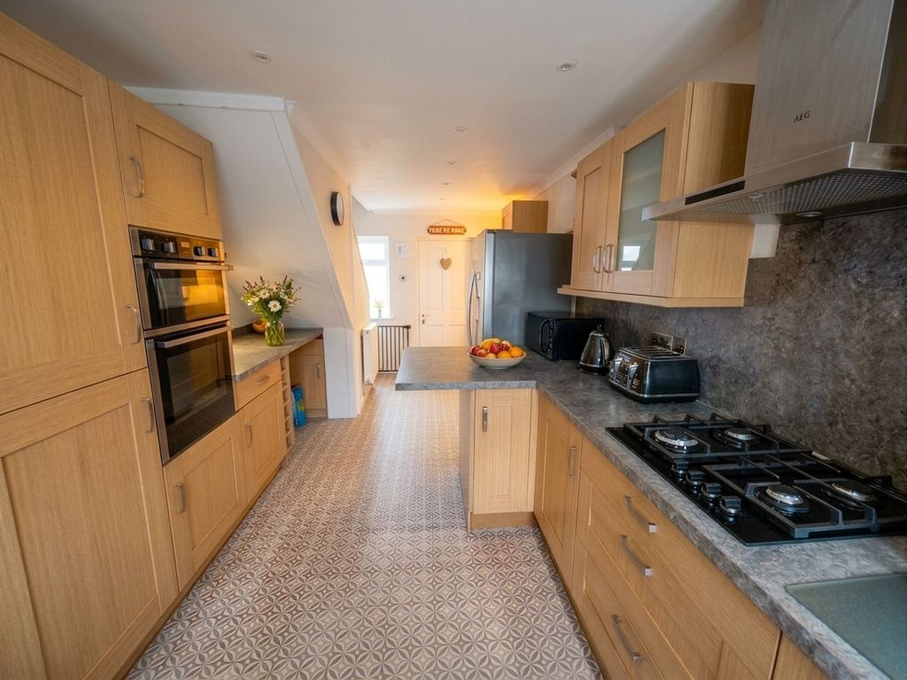 Property photo 2 of 25