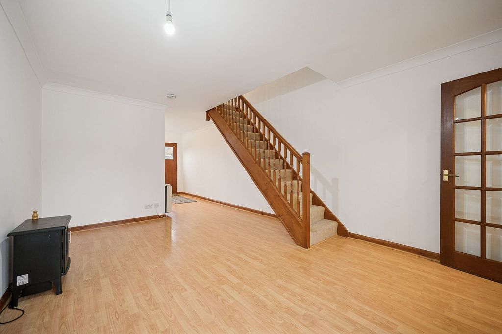 Property photo 3 of 19 Lounge