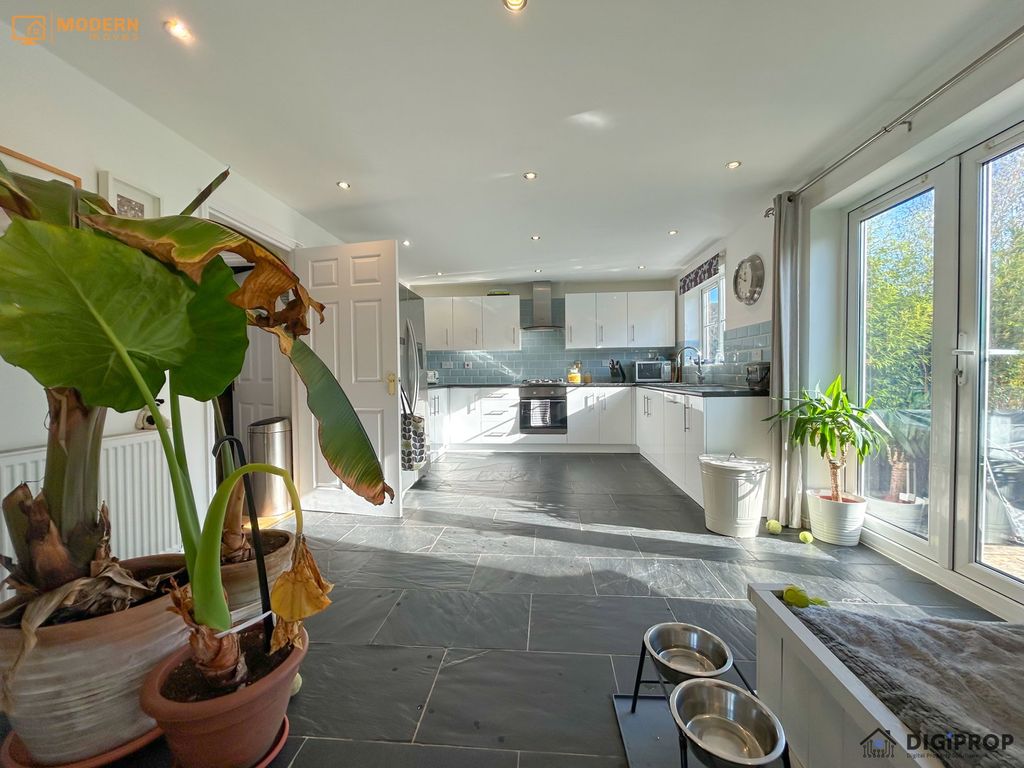Property photo 2 of 49