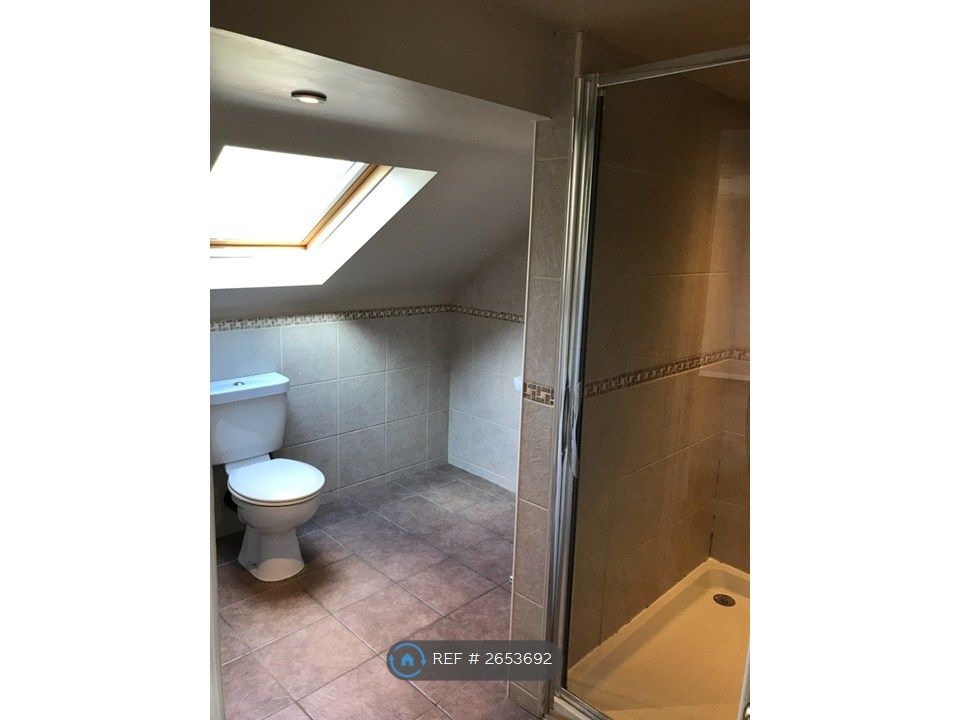 Property photo 2 of 17 En Suite To Bedroom 5