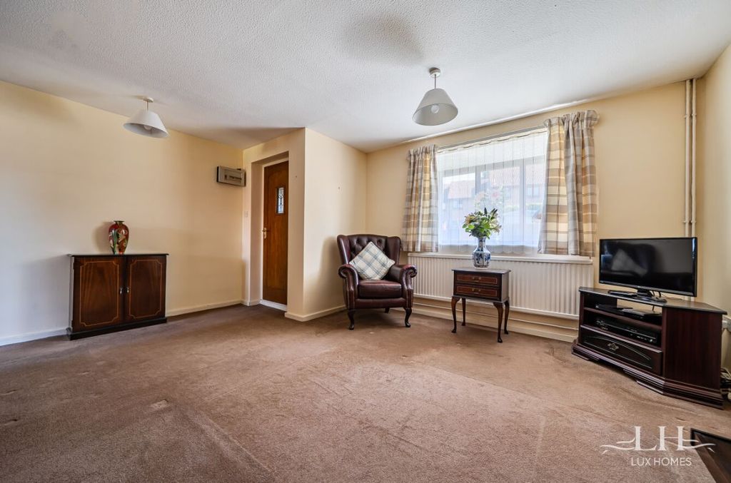 Property photo 2 of 18