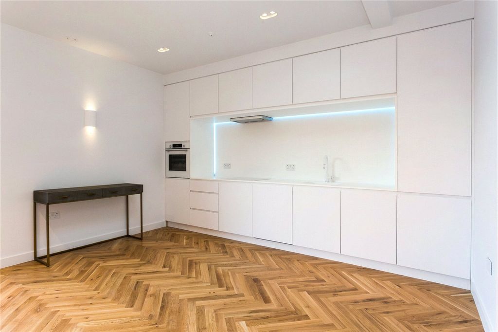 Property photo 2 of 9 Kitchen