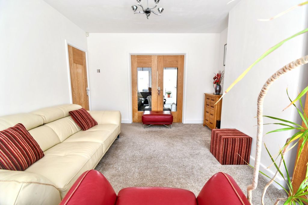 Property photo 2 of 29