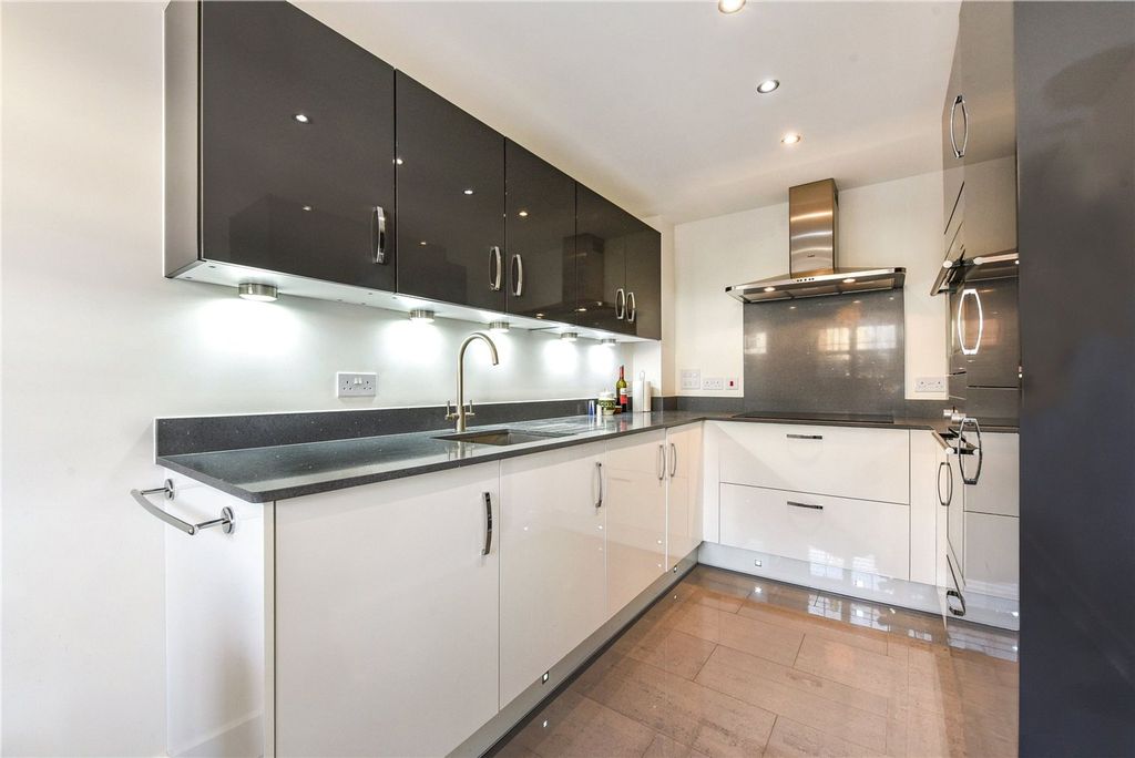 Property photo 2 of 17 Picture No. 12