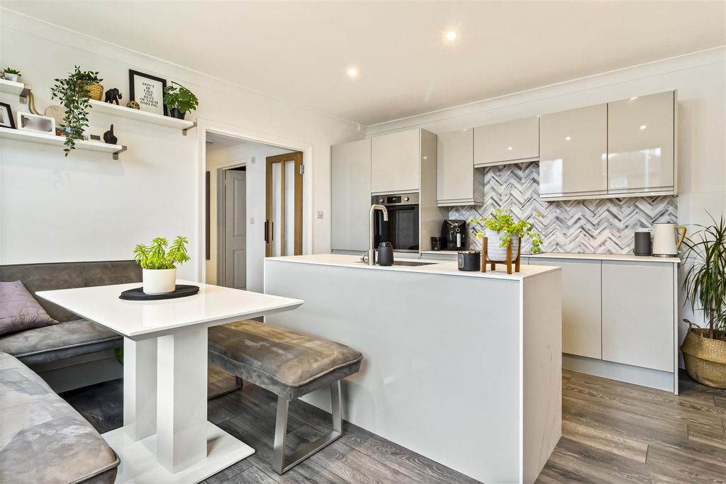 Property photo 3 of 21 148 Pavillion Road-010.Jpg