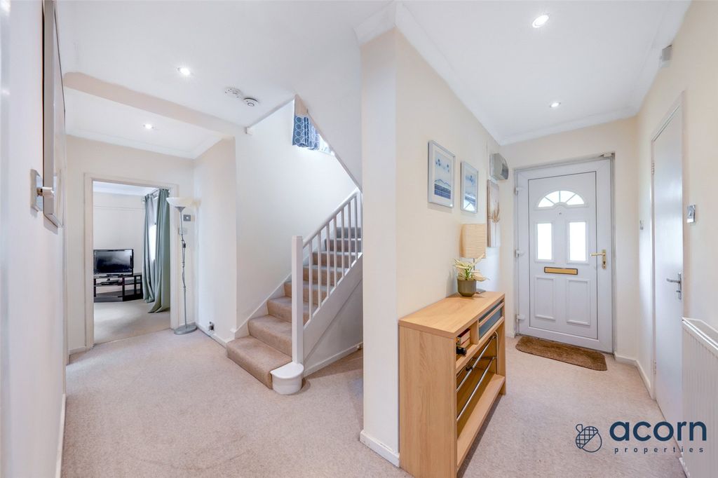 Property photo 2 of 28 Picture No. 17