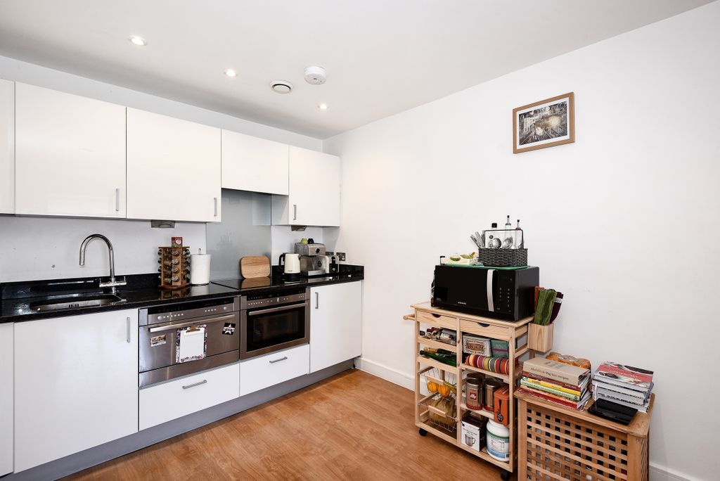 Property photo 2 of 8 Kitchen