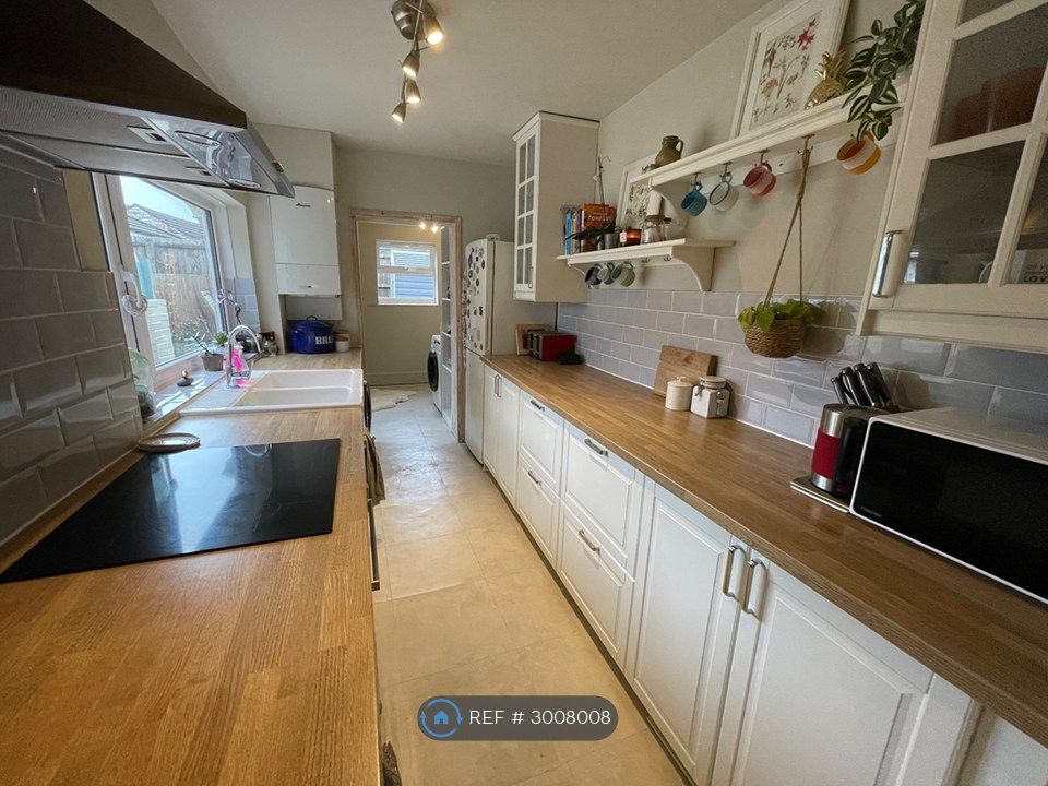 Property photo 2 of 12 Kitchen