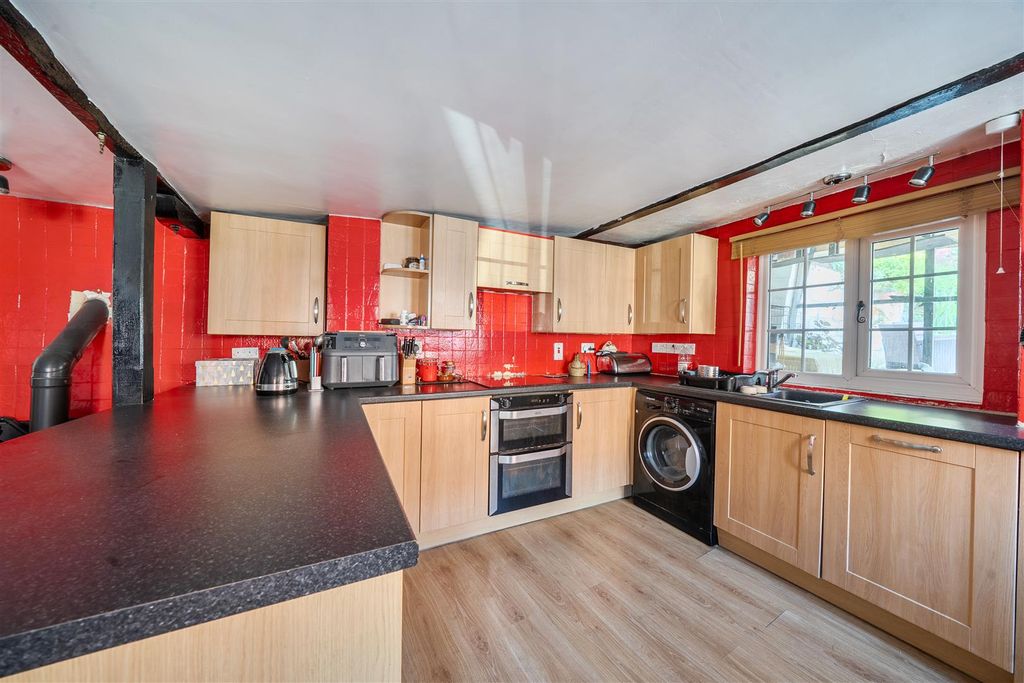 Property photo 3 of 17 Kitchen