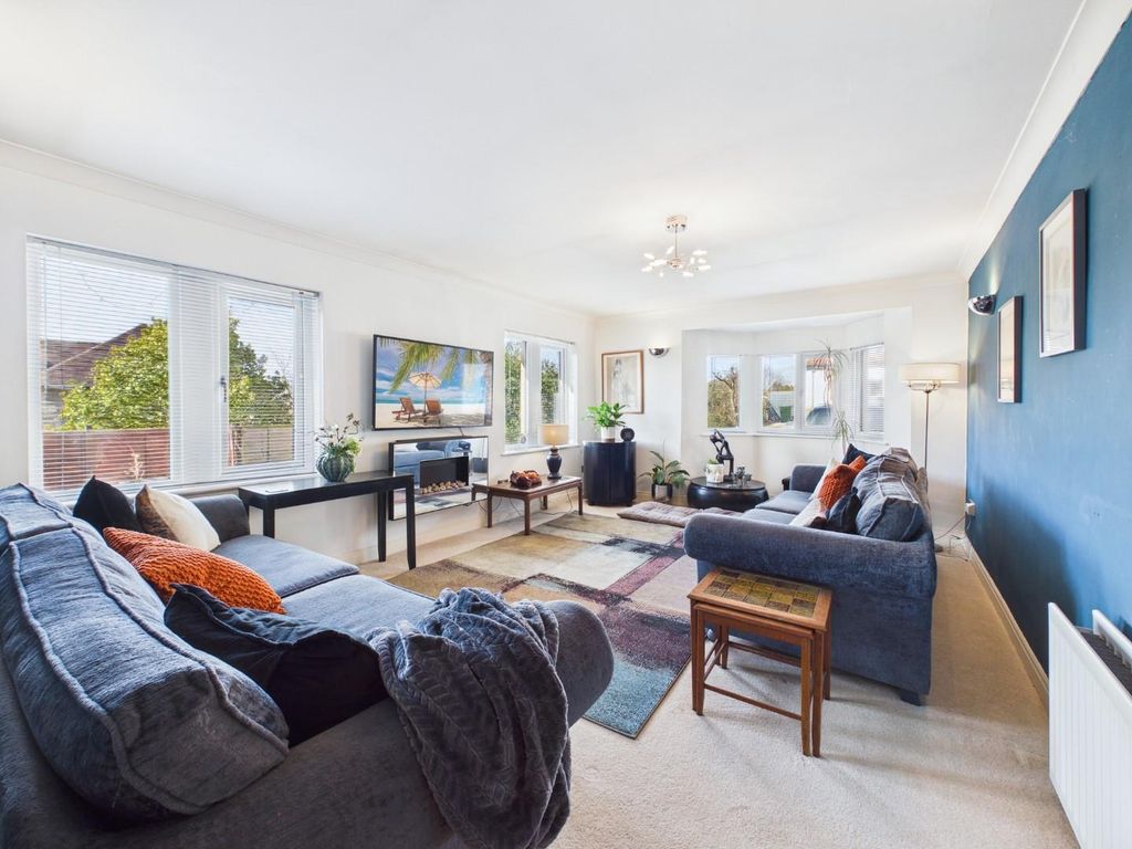 Property photo 3 of 31 Cam04899G0-Pr0303-Still013.Jpg