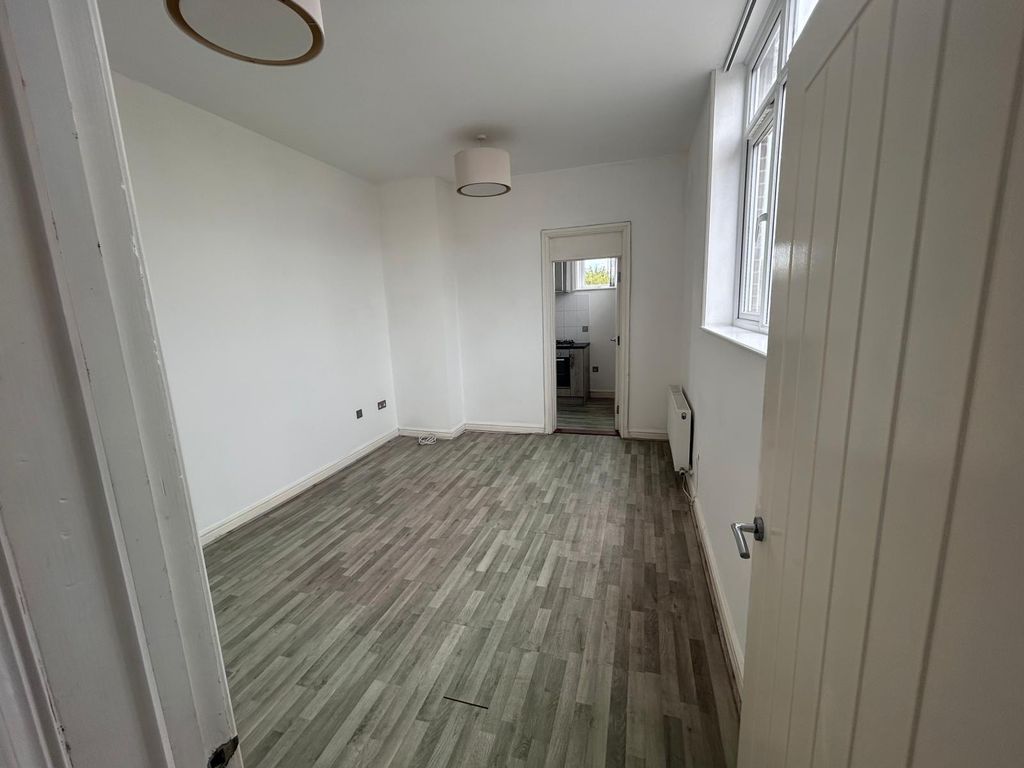 Property photo 3 of 11 Image
