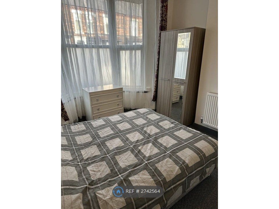 Property photo 2 of 8 Bedroom
