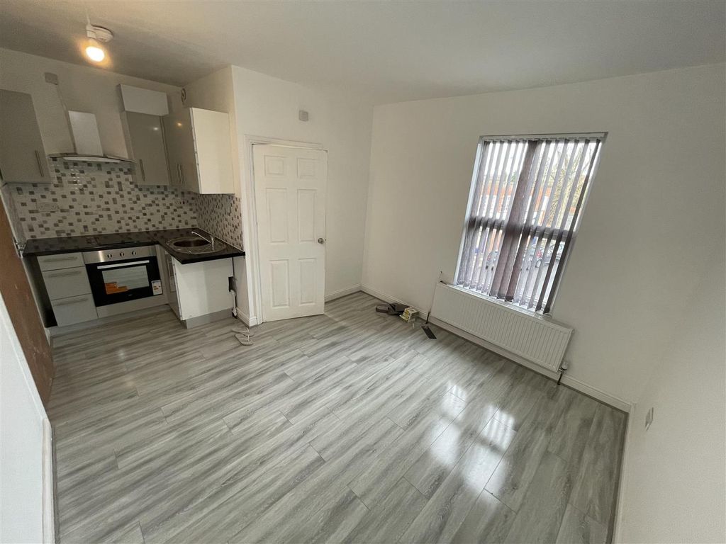 Property photo 1 of 5 Approach
