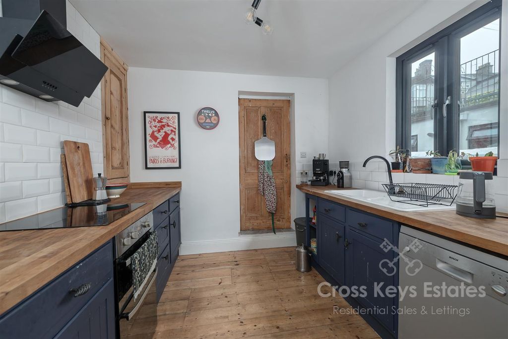 Property photo 2 of 28 Kitchen