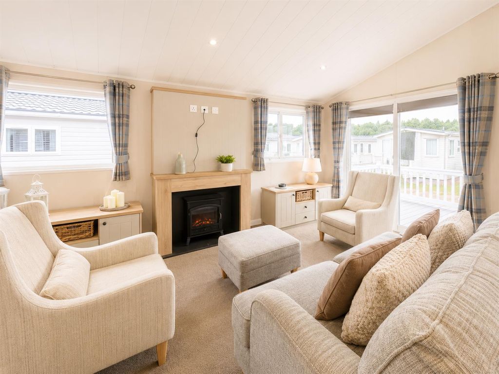 Property photo 3 of 23 Willerby Lounge.Png