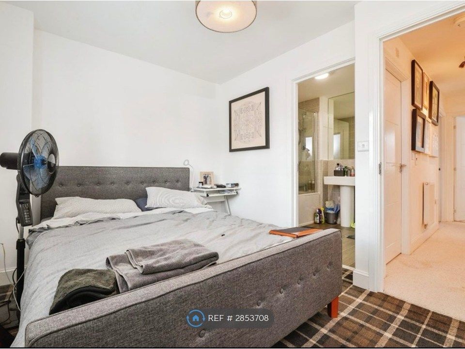 Property photo 2 of 6 Room Available For Rent