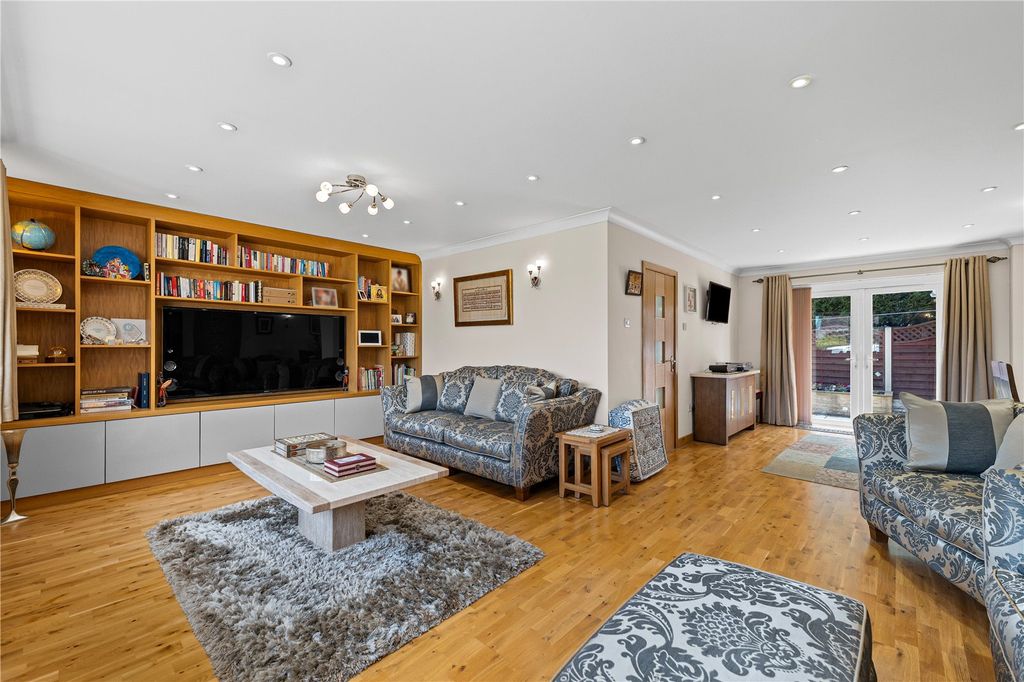 Property photo 3 of 46 Picture No. 21