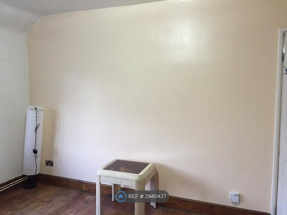 Property photo 2 of 11 Living Room