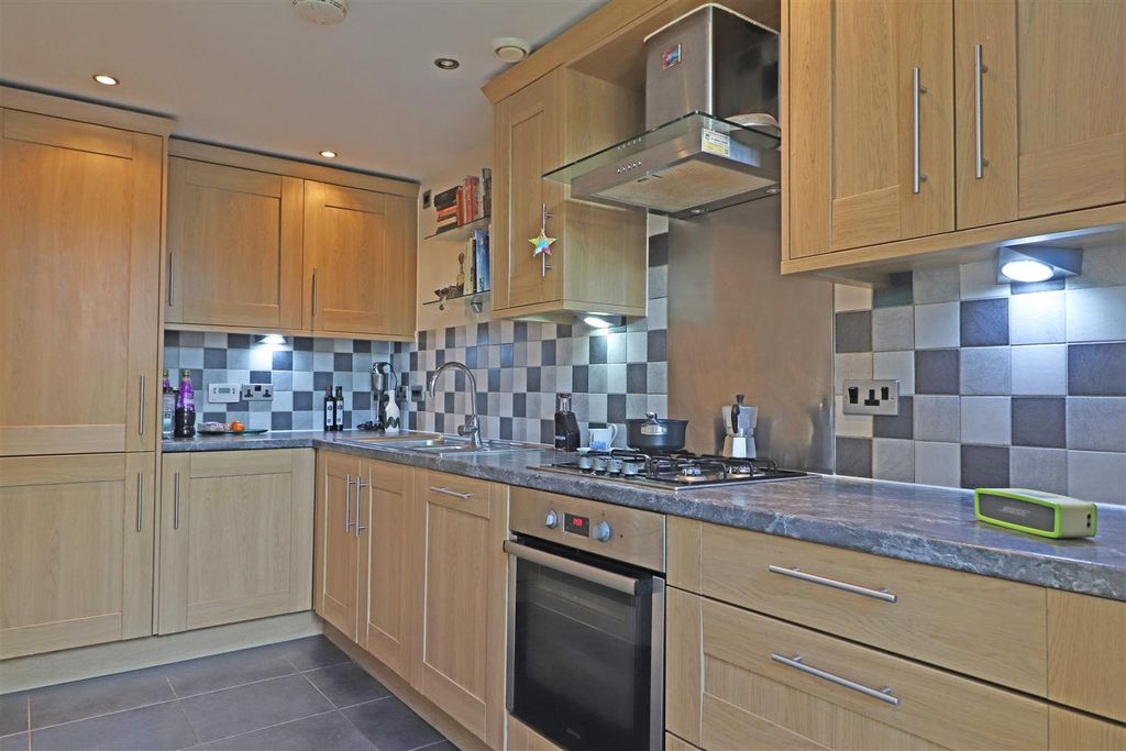 Property photo 3 of 16