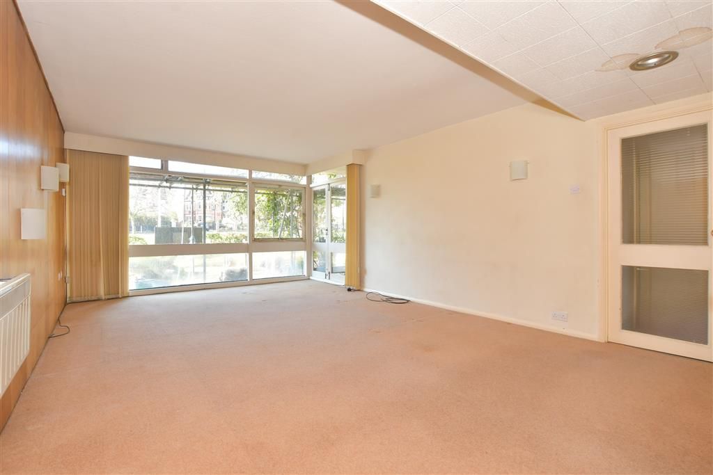 Property photo 3 of 9 Lounge/Diner