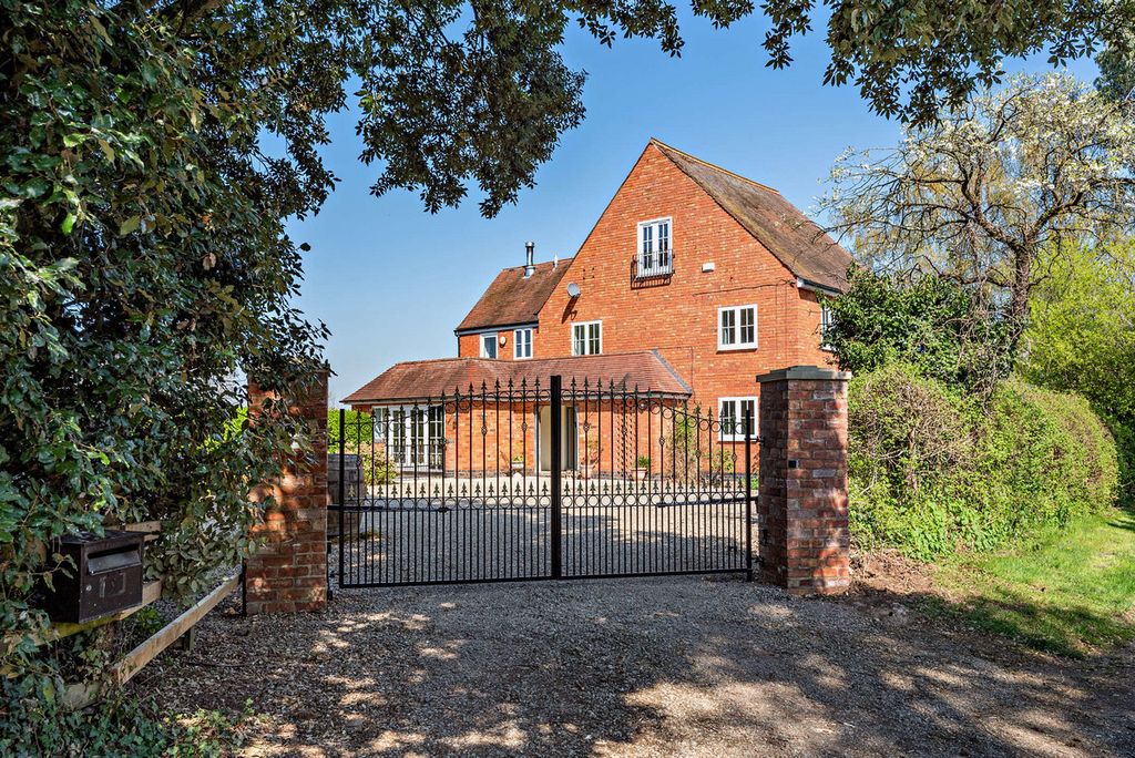 Property photo 2 of 37